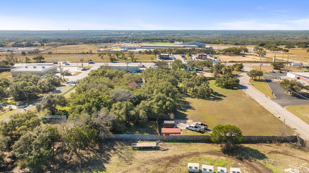 104 Jonathan Dr, Liberty Hill, TX à vendre - Photo de l’immeuble – Image 3 sur 11