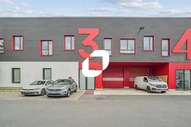 Local d’activités dans Gonesse à louer - Photo de l’immeuble – Image 2 sur 14