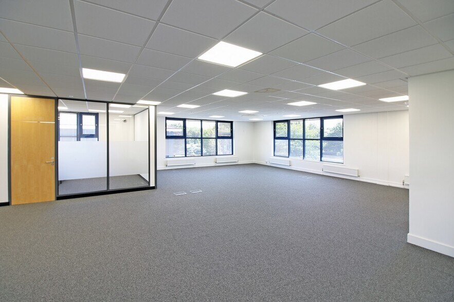 Martinfield, Welwyn Garden City à louer - Photo de l’immeuble – Image 3 sur 5