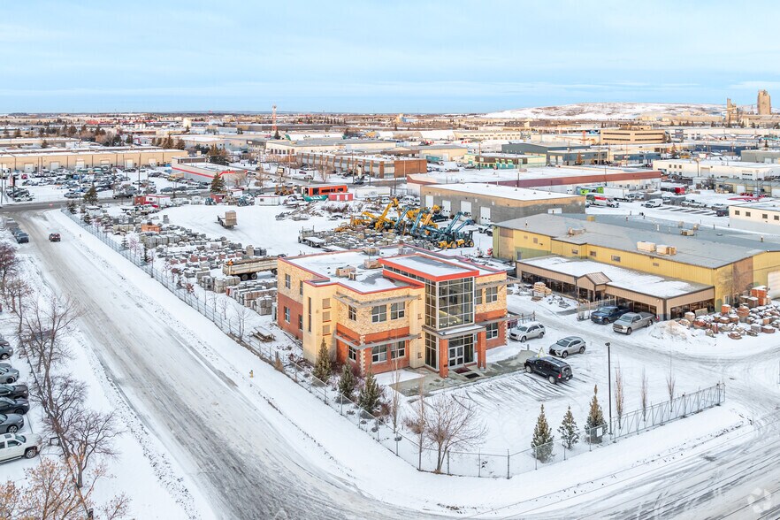 11520 154 St NW, Edmonton, AB à vendre - Aérien – Image 2 sur 3