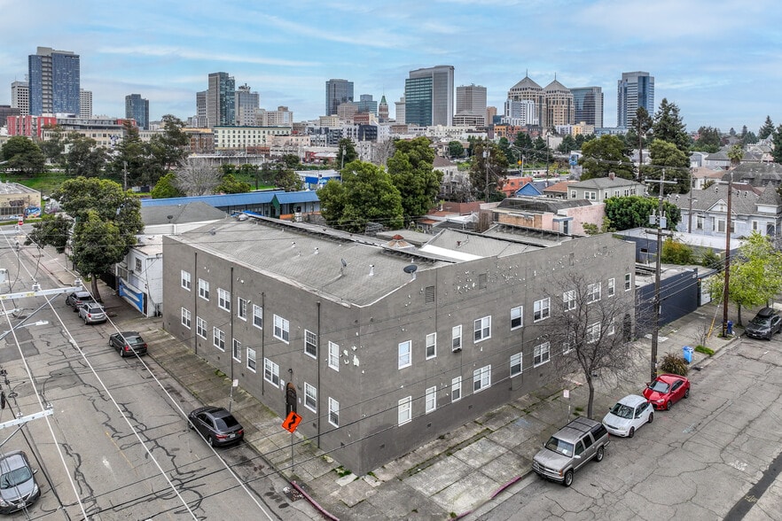 787 22nd St, Oakland, CA à vendre - Vidéo aérienne – Image 2 sur 10