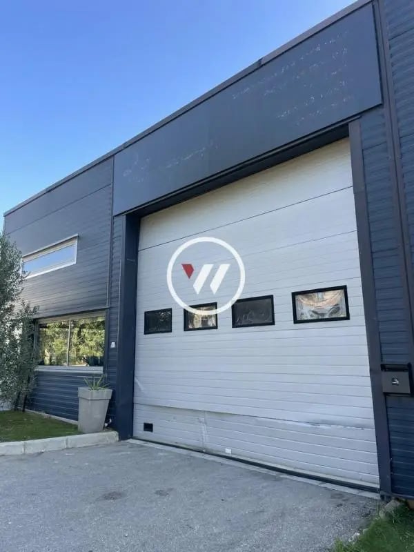 Plus de détails pour Local d'activités à louer