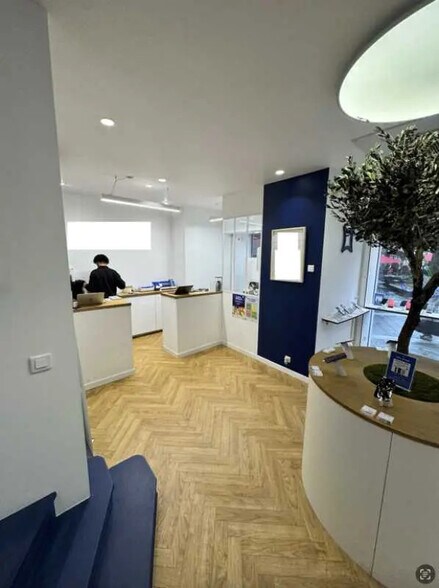 Local commercial dans Nantes à louer - Photo de l’immeuble – Image 2 sur 5