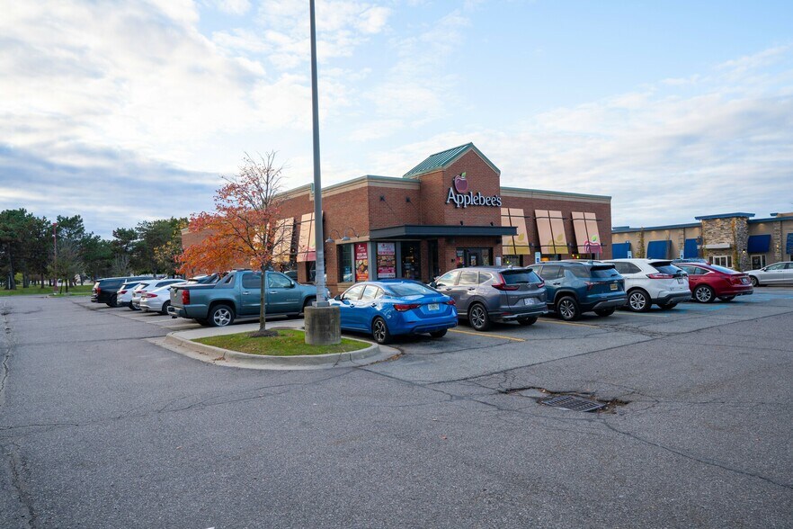 455 Haggerty Rd, Walled Lake, MI à vendre - Photo de l’immeuble – Image 3 sur 6