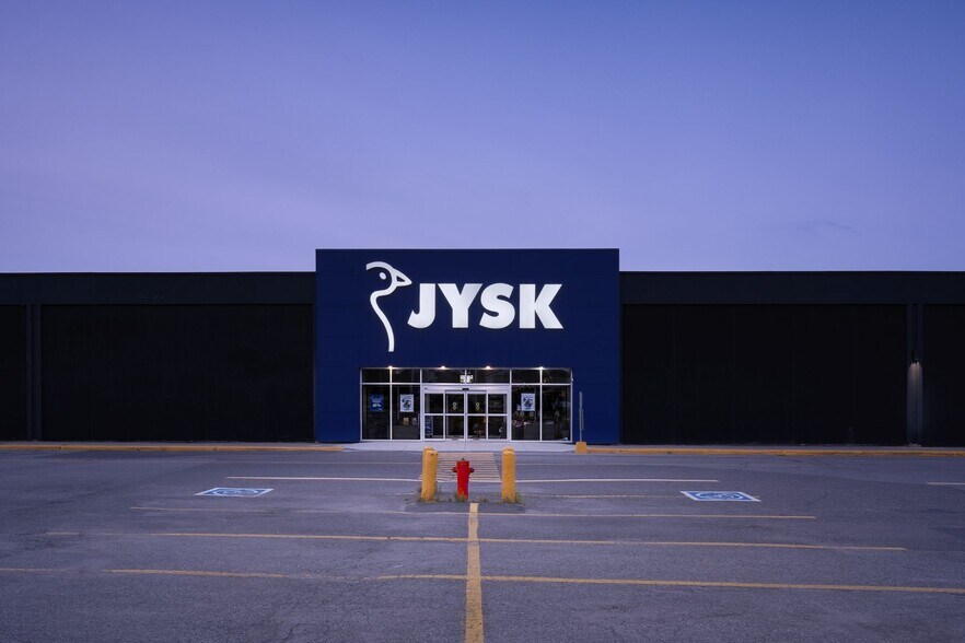 705 Av Du Pont N, Alma, QC à louer - Photo de l’immeuble – Image 2 sur 13