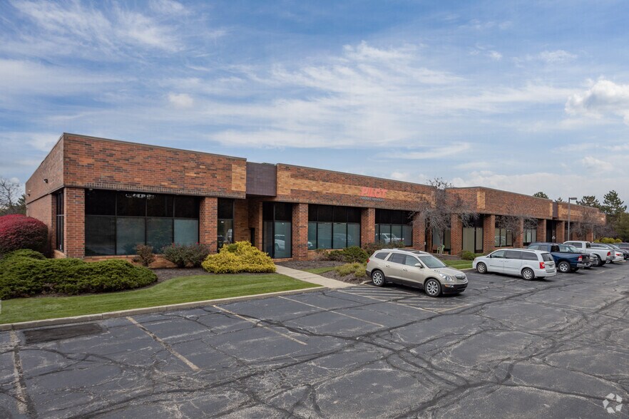 6950 Engle Rd, Middleburg Heights, OH à louer - Photo principale – Image 1 sur 6