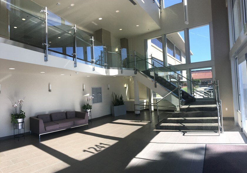 1241 E Hillsdale Blvd, Foster City, CA à louer - Hall d’entrée – Image 3 sur 16