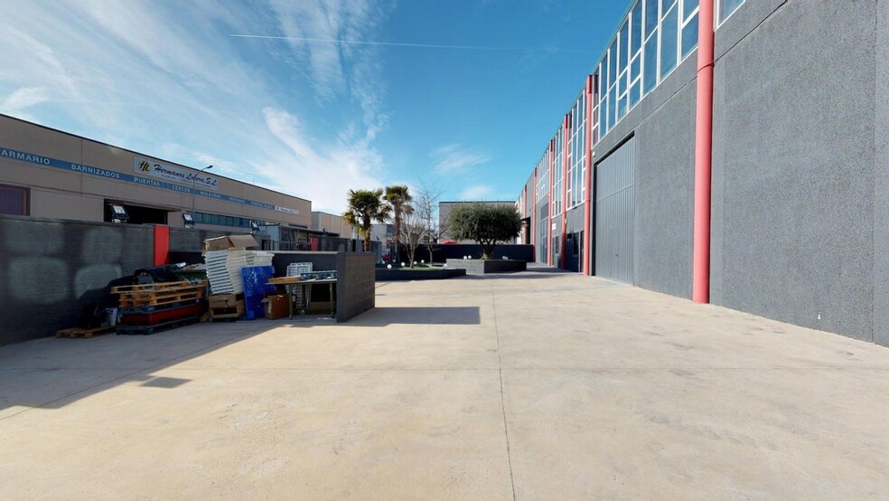 Industriel/Logistique dans La Puebla de Alfindén, Zaragoza à vendre - Photo de l’immeuble – Image 1 sur 2