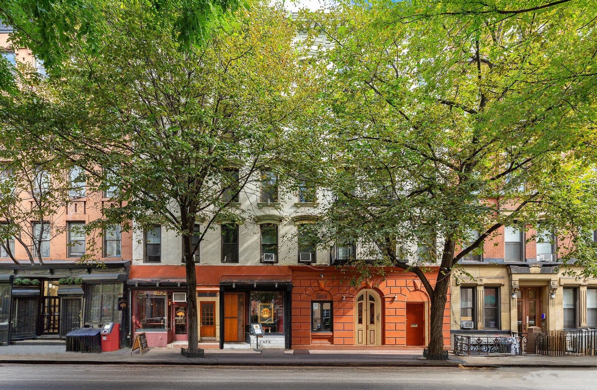 21-23 E Seventh St, New York, NY à vendre Photo de l’immeuble– Image 1 sur 11