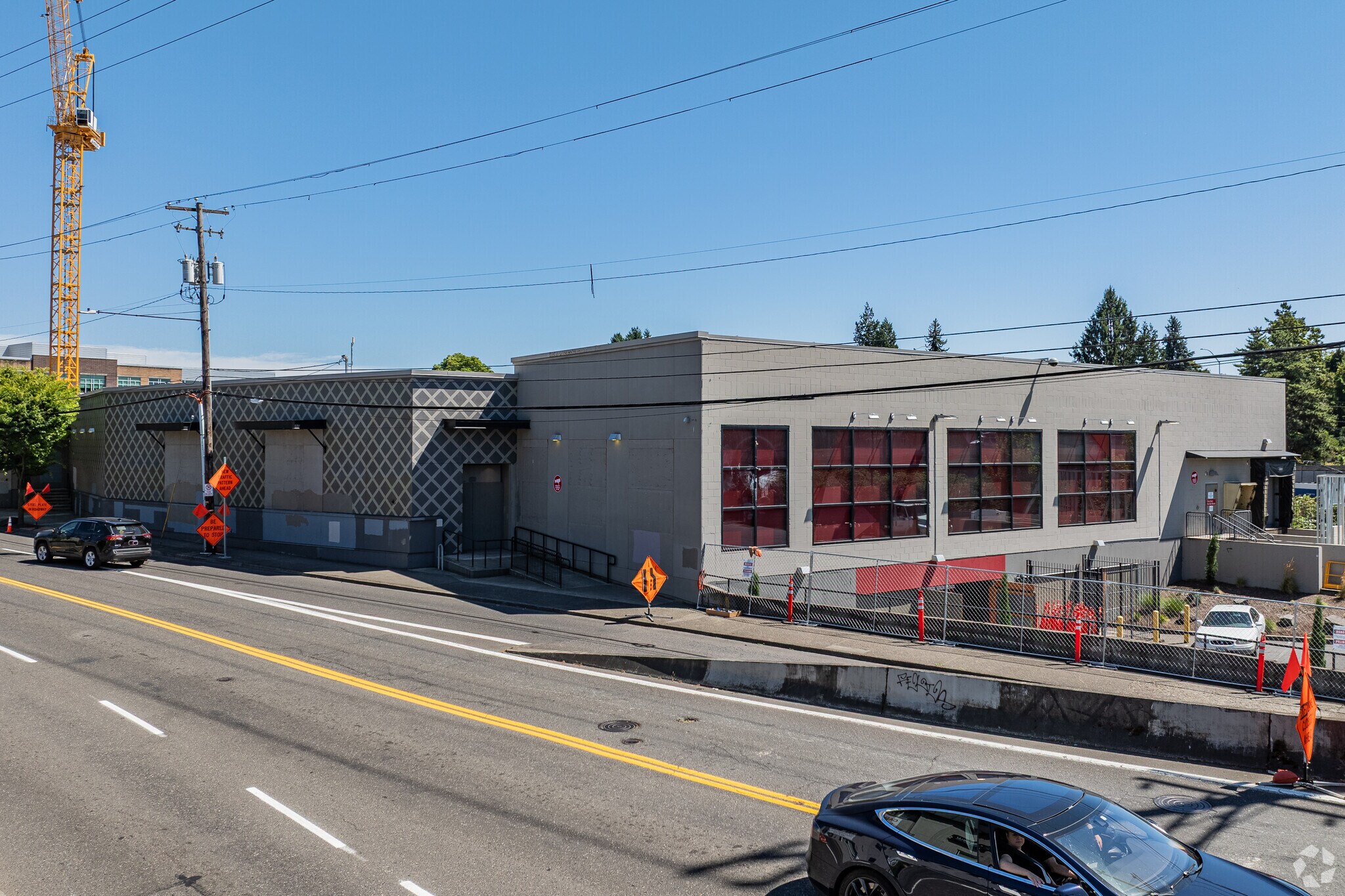 4030 NE Halsey St, Portland, OR à louer Photo principale– Image 1 sur 5