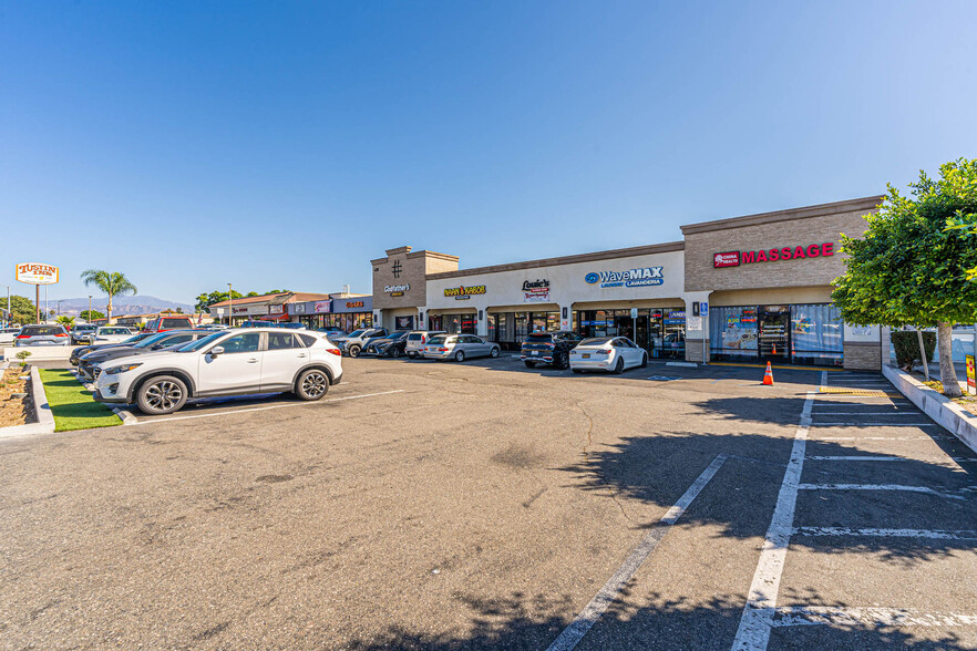 410-420 E 1st St, Tustin, CA à vendre - Photo de l’immeuble – Image 2 sur 4