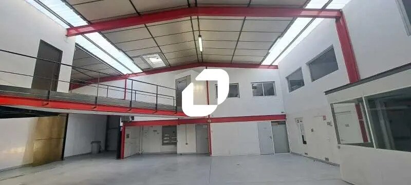 Local d’activités dans Bobigny à louer - Photo de l’immeuble – Image 2 sur 11