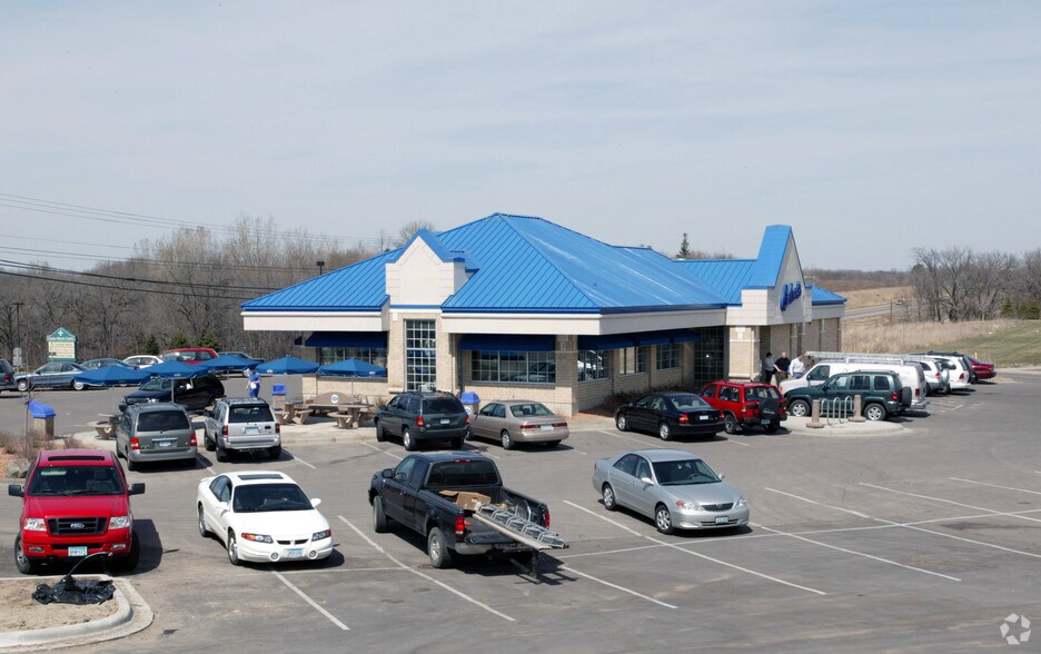 180 Pioneer Trl, Chaska, MN à vendre - Photo de l’immeuble – Image 3 sur 3