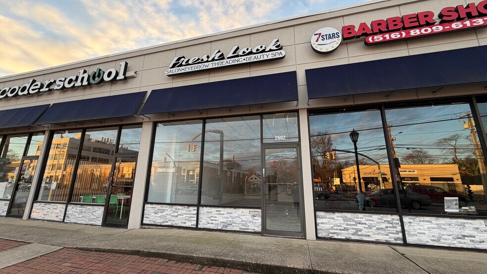 2596-2606 Merrick Rd, Bellmore, NY à louer - Photo de l’immeuble – Image 3 sur 14