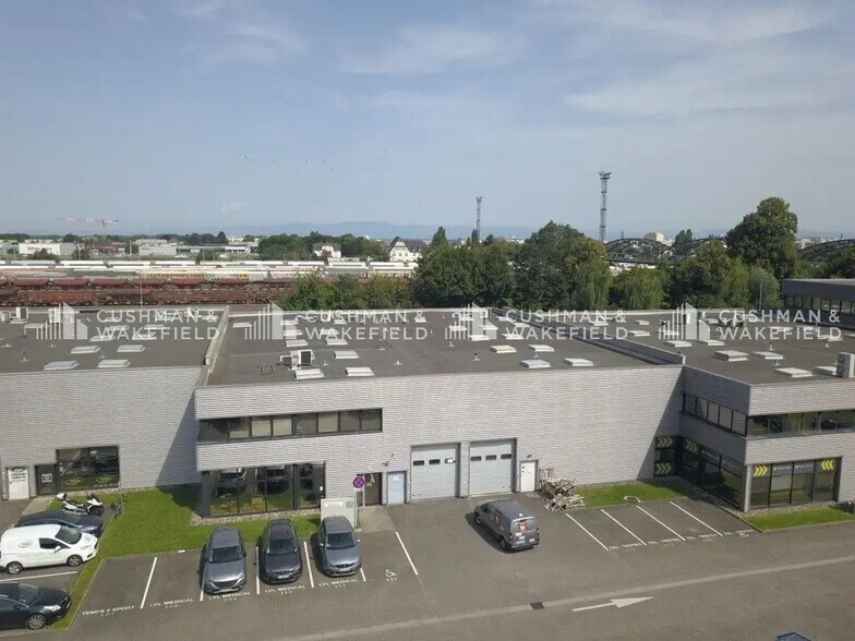 Local d’activités dans Niederhausbergen à louer - Photo de l’immeuble – Image 1 sur 10