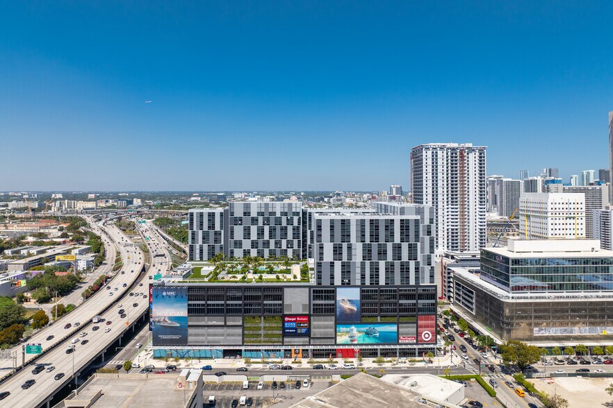 249 NW 6th St, Miami, FL à louer - Vidéo aérienne – Image 2 sur 11