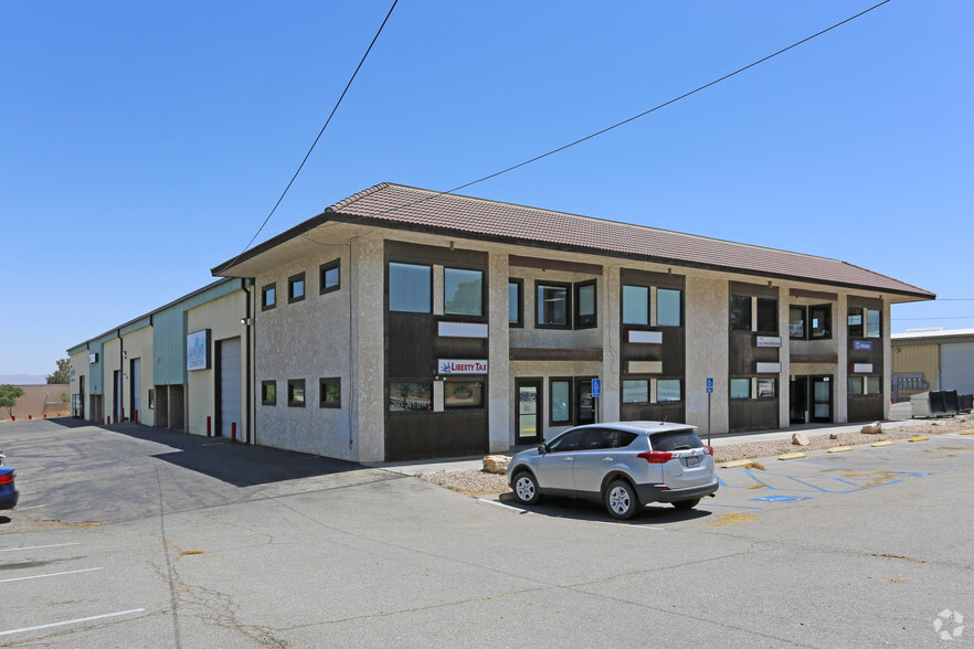 13819 Amargosa Rd, Victorville, CA à louer - Photo de l’immeuble – Image 1 sur 2