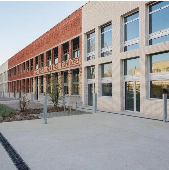 62 Rue Denis Papin, Pantin à louer - Photo de l’immeuble – Image 1 sur 7