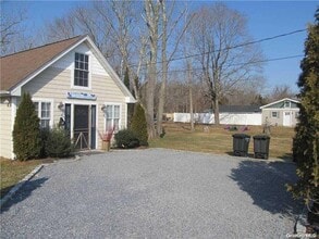 591 Main St, Center Moriches, NY à louer Photo intérieure– Image 2 sur 4