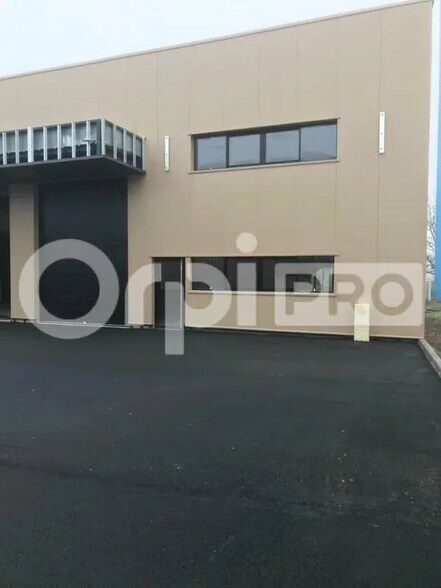 Local d’activités dans Le Haillan à louer - Photo de l’immeuble – Image 1 sur 11