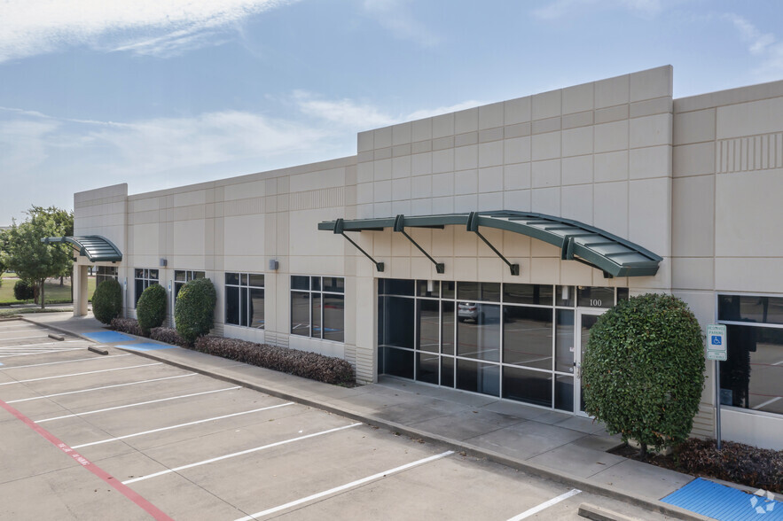 530 E Corporate Dr, Lewisville, TX à louer - Photo de l’immeuble – Image 3 sur 8