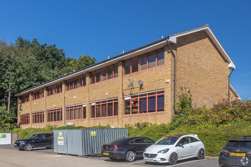 Long Spring, St Albans à louer - Photo de l’immeuble – Image 2 sur 7