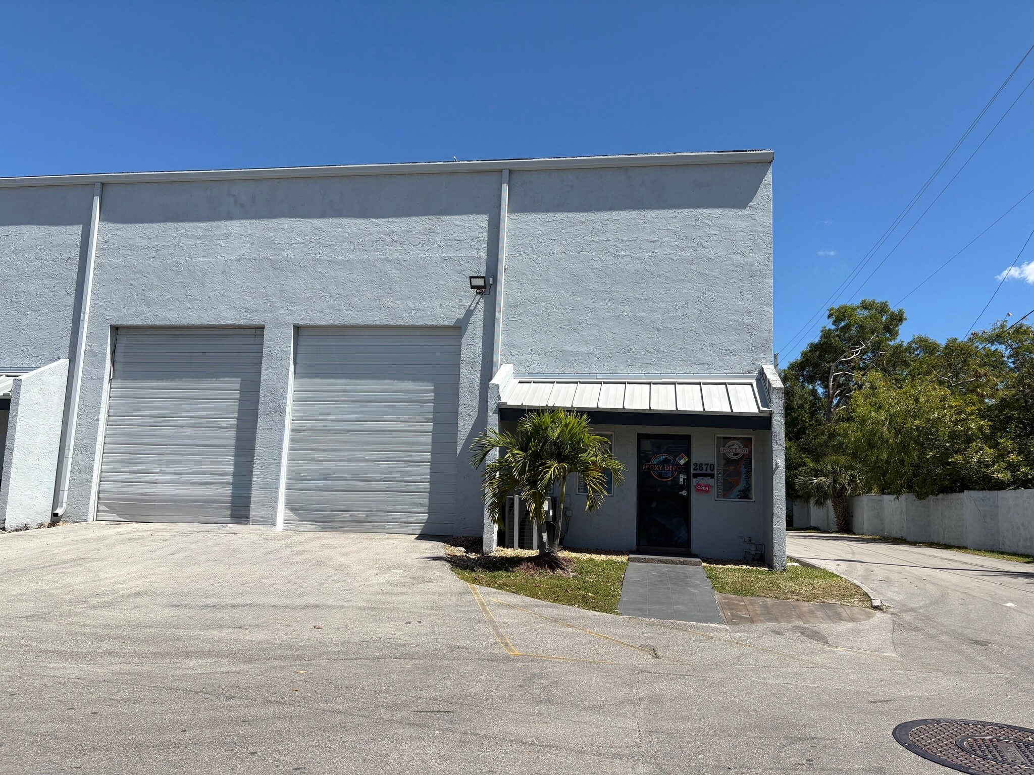 2696 NW 31st Ave, Lauderdale Lakes, FL à louer Photo de l’immeuble– Image 1 sur 9