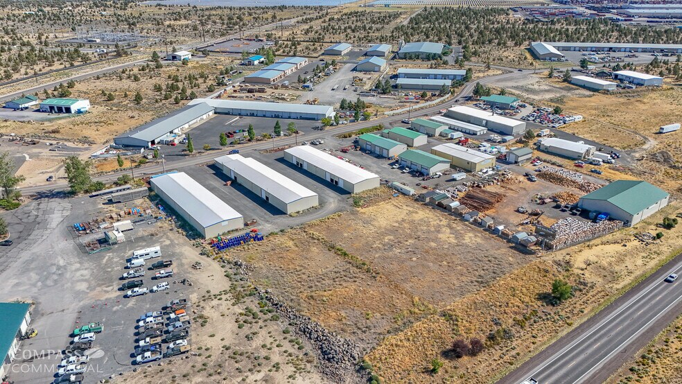 2735 SW High Desert Dr, Prineville, OR à louer - Photo de l’immeuble – Image 2 sur 6