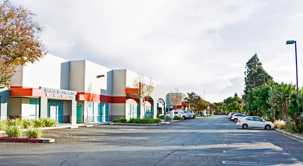 12711 Ramona Blvd, Baldwin Park, CA à louer - Photo de l’immeuble – Image 3 sur 47