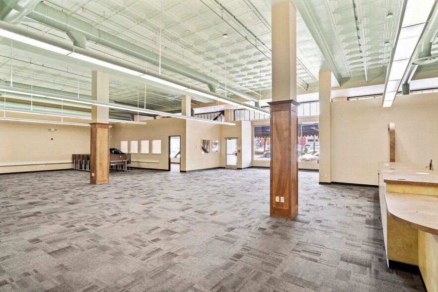 117 S Central Ave, Medford, OR à vendre - Photo intérieure – Image 2 sur 13