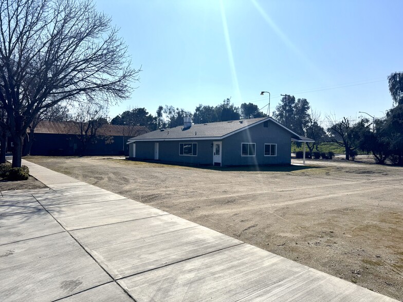 1671 Simpson St, Kingsburg, CA à vendre - Photo de l’immeuble – Image 3 sur 12