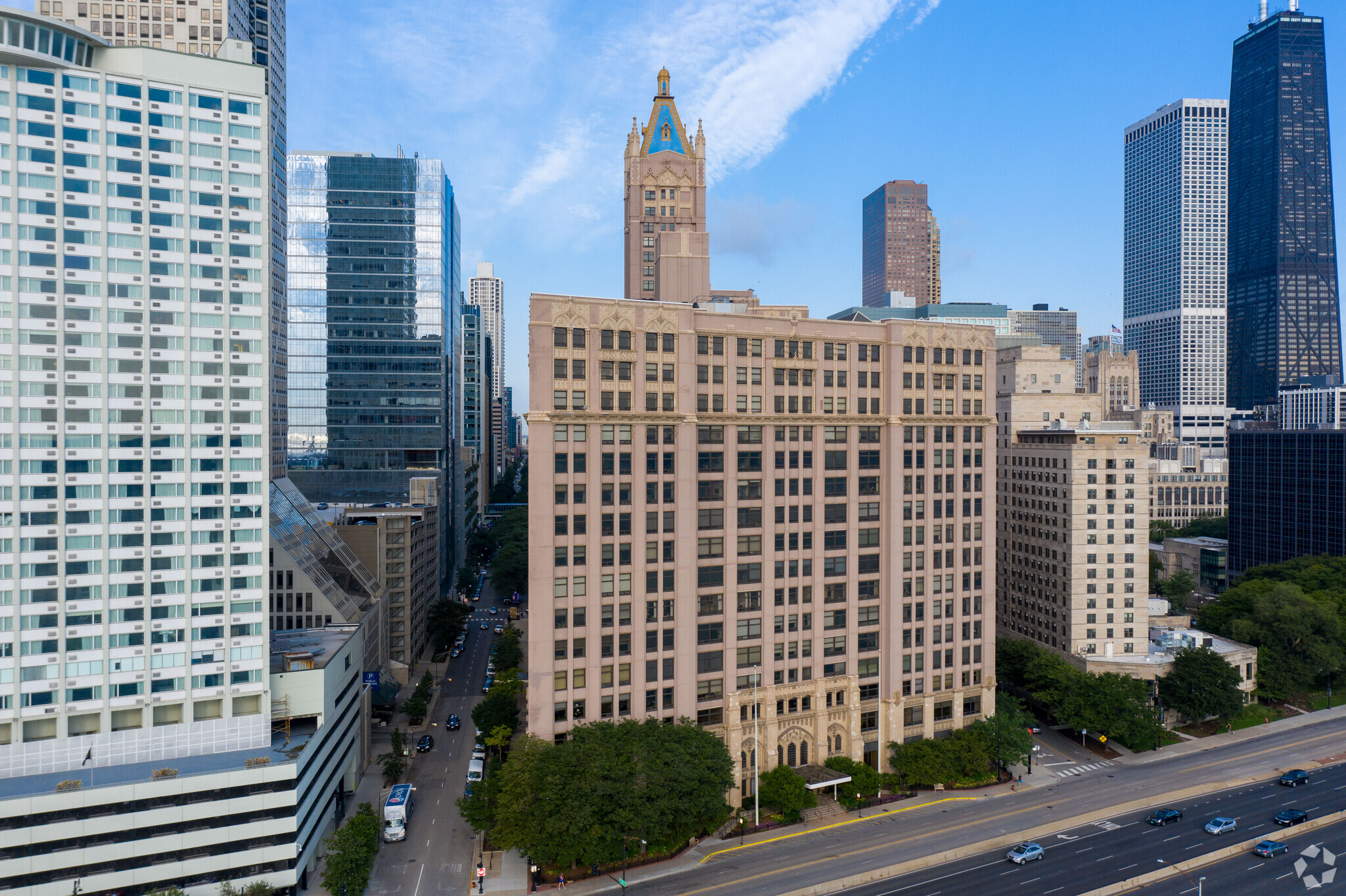 680 N Lake Shore Dr, Chicago, IL à louer Photo de l’immeuble– Image 1 sur 24