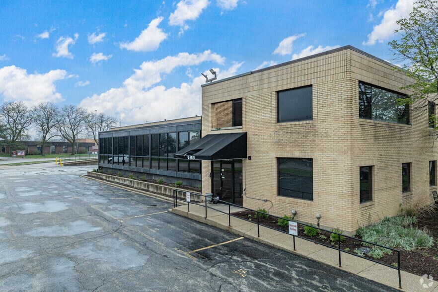185 Industrial Dr, Elmhurst, IL à vendre - Photo principale – Image 1 sur 1