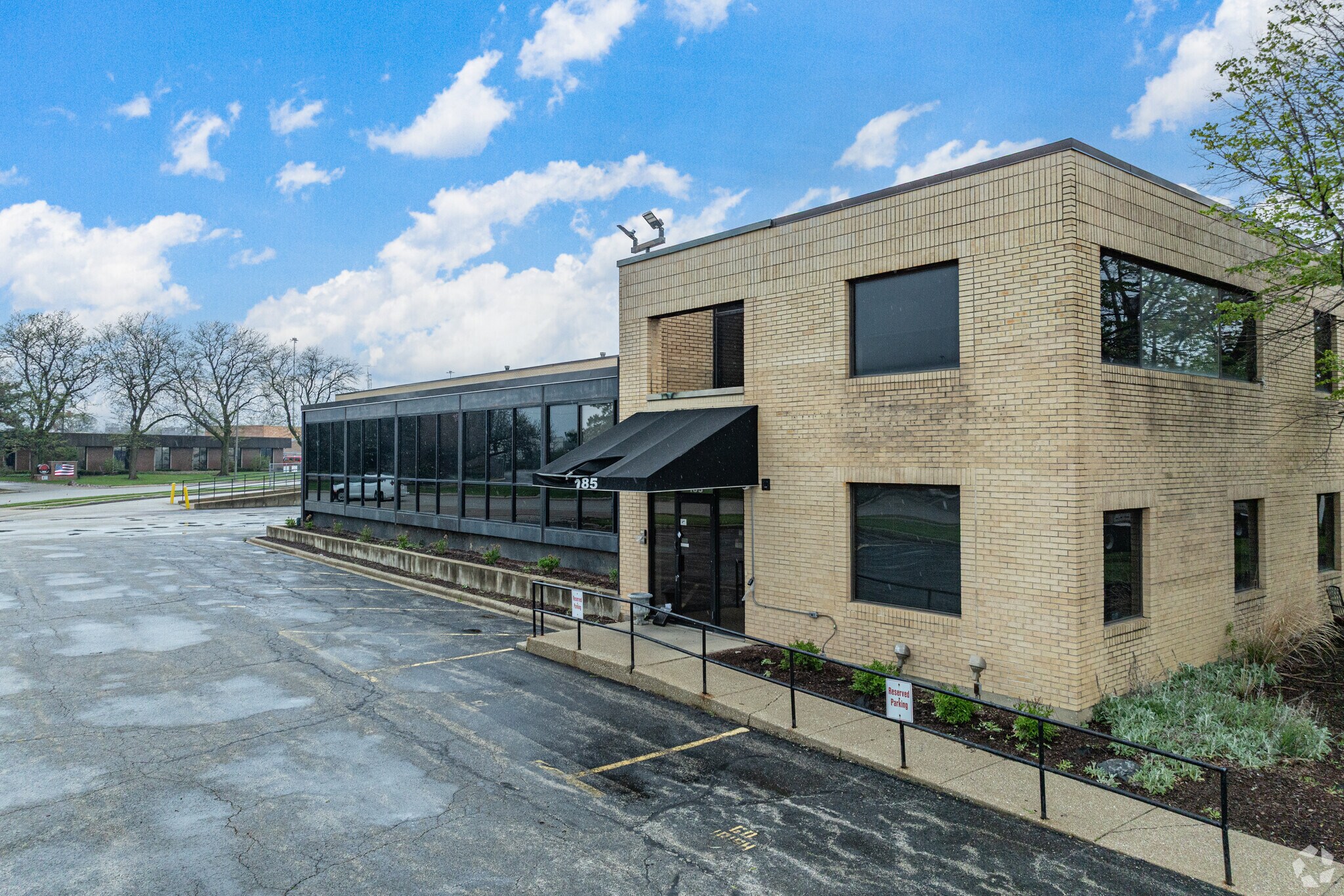 185 Industrial Dr, Elmhurst, IL à vendre Photo principale– Image 1 sur 1