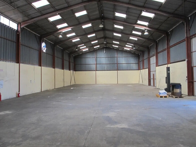 Local d’activités dans Mollégès à louer - Photo intérieure – Image 3 sur 7