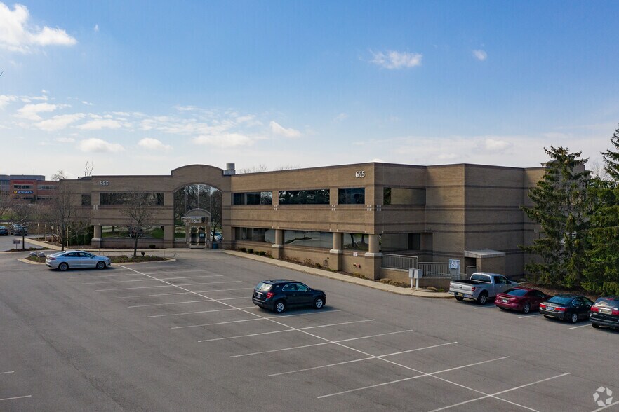 655 Kenmoor Ave SE, Grand Rapids, MI à louer - Photo de l’immeuble – Image 2 sur 10