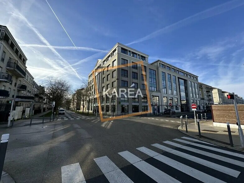 Bureau dans Bussy-Saint-Georges à louer - Photo de l’immeuble – Image 3 sur 5