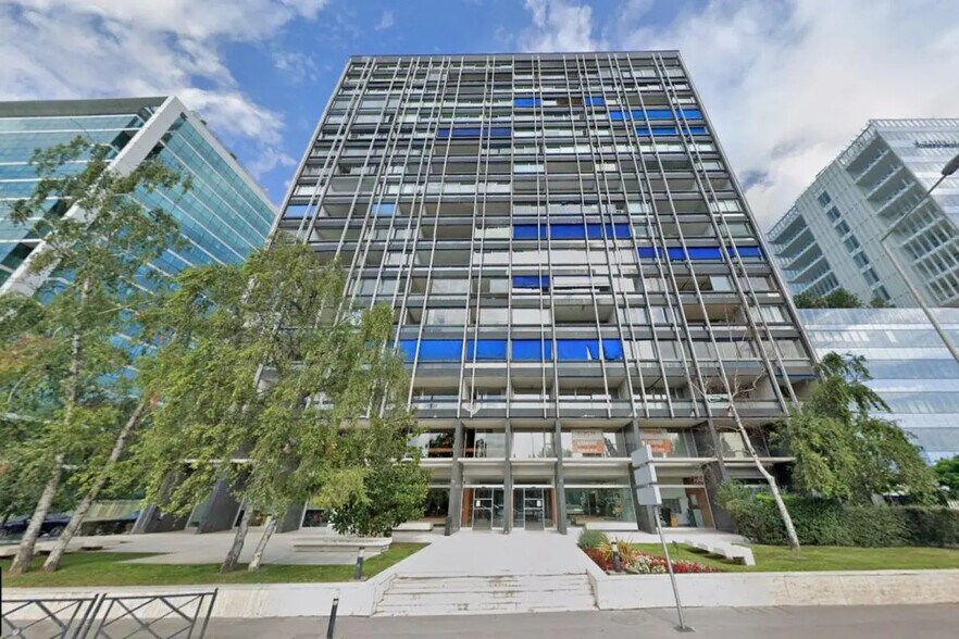 Bureau dans Courbevoie à vendre - Photo de l’immeuble – Image 2 sur 10