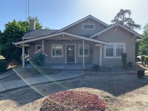 1056 Division St, Pleasanton, CA à louer Photo de l’immeuble– Image 1 sur 6