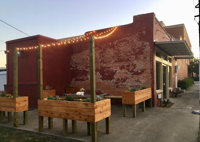 201 E Main St, Waxahachie, TX à louer - Photo de l’immeuble – Image 3 sur 4