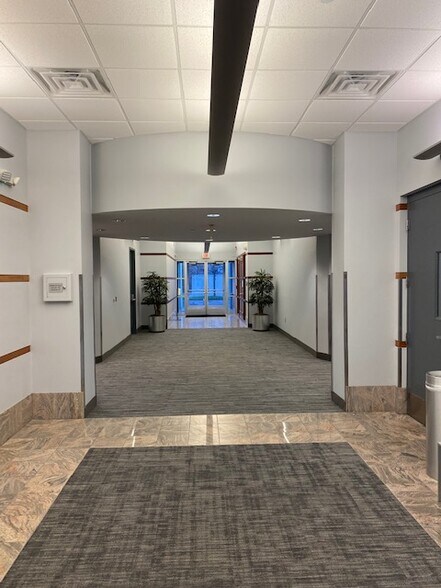 3005 Boardwalk Dr, Ann Arbor, MI à louer - Photo de l’immeuble – Image 2 sur 4