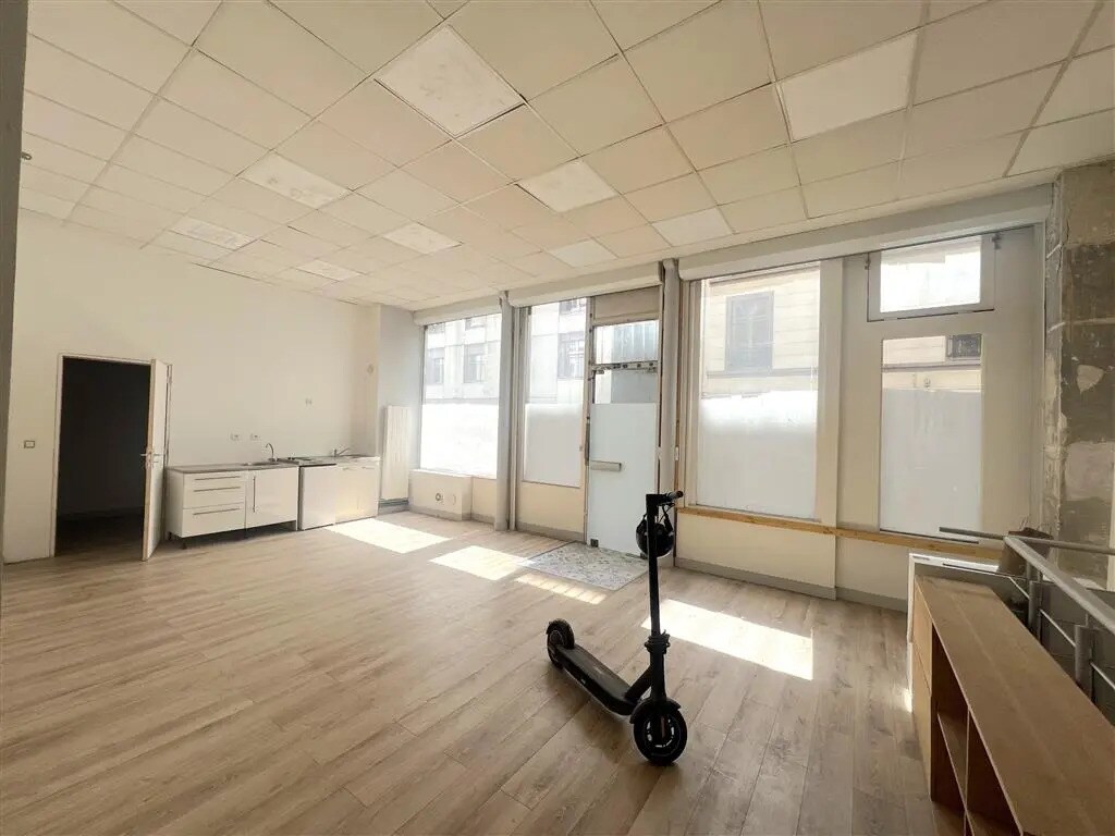 Bureau dans Paris à louer Photo de l’immeuble– Image 1 sur 9