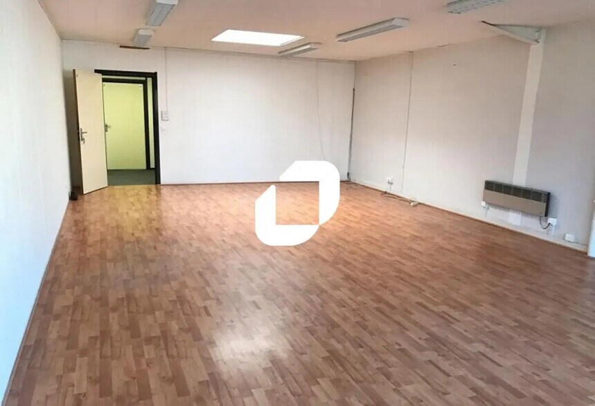 Bureau dans Neuilly-sur-Marne à louer - Photo de l’immeuble – Image 3 sur 6