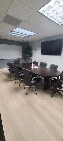 15490 Ventura Blvd, Sherman Oaks, CA à louer - Photo intérieure – Image 2 sur 9