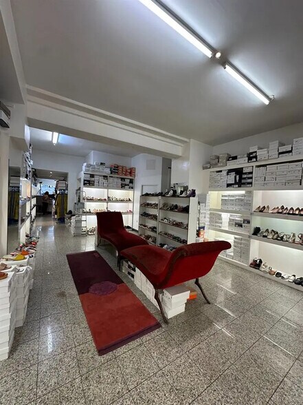 Local commercial dans Paris à louer - Photo de l’immeuble – Image 3 sur 6