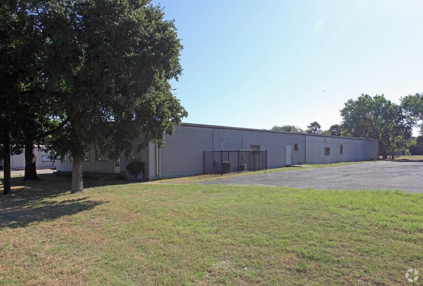 10514 Shady Trl, Dallas, TX à louer - Photo principale – Image 2 sur 10