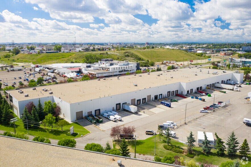 1200-1260 26 Av SE, Calgary, AB à louer - Aérien – Image 2 sur 5