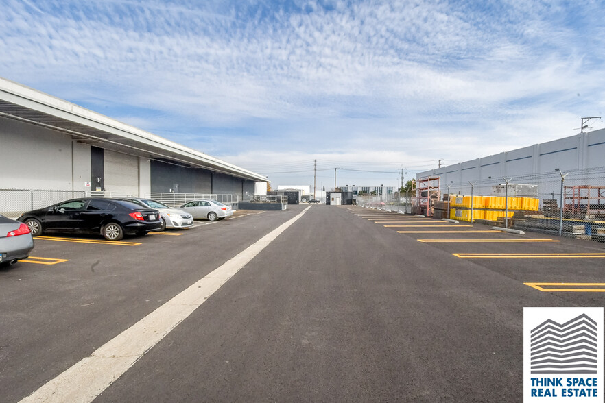 9419 Mason Ave, Chatsworth, CA à louer - Photo de l’immeuble – Image 2 sur 76