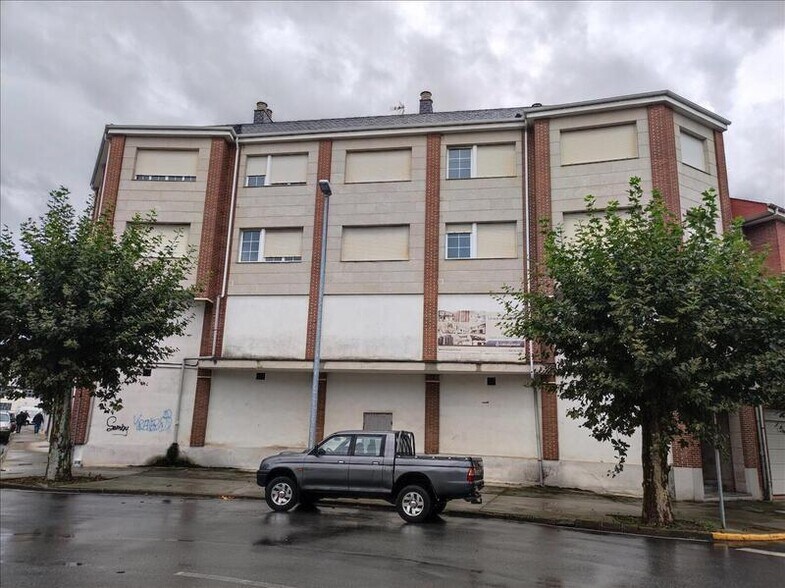 Local commercial dans Ponferrada à vendre - Photo de l’immeuble – Image 2 sur 11