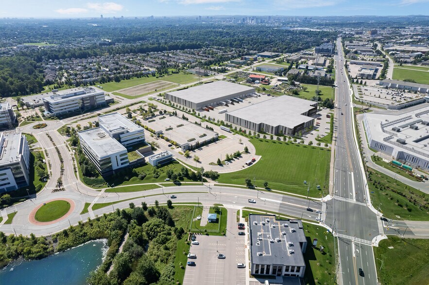 325 Northfield E dr, Waterloo, ON à louer - Photo de l’immeuble – Image 3 sur 3
